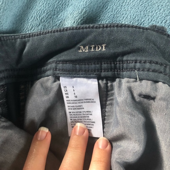 American Eagle Midi Shorts Size 6 - Picture 4 of 4